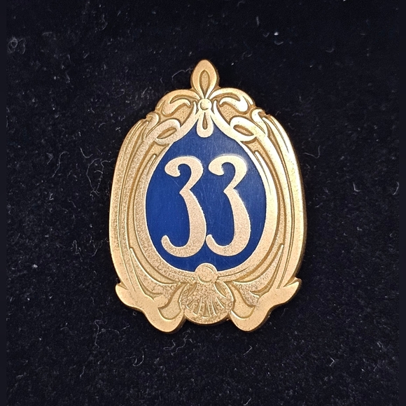 Disney Gold and Blue Club 33 Pin - Picture 3 of 7